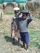 Kinderarbeit in traditionellen Ziegeleien bei Nyangezi