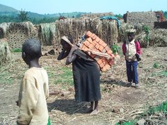 Kinderarbeit in traditionellen Ziegeleien bei Nyangezi
