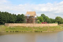 Bild 2: Malteserjugend konnte Teilabschnitt des Palisadenzauns fertigstellen. Bild 2: Malteserjugend konnte Teilabschnitt des Palisadenzauns fertigstellen.