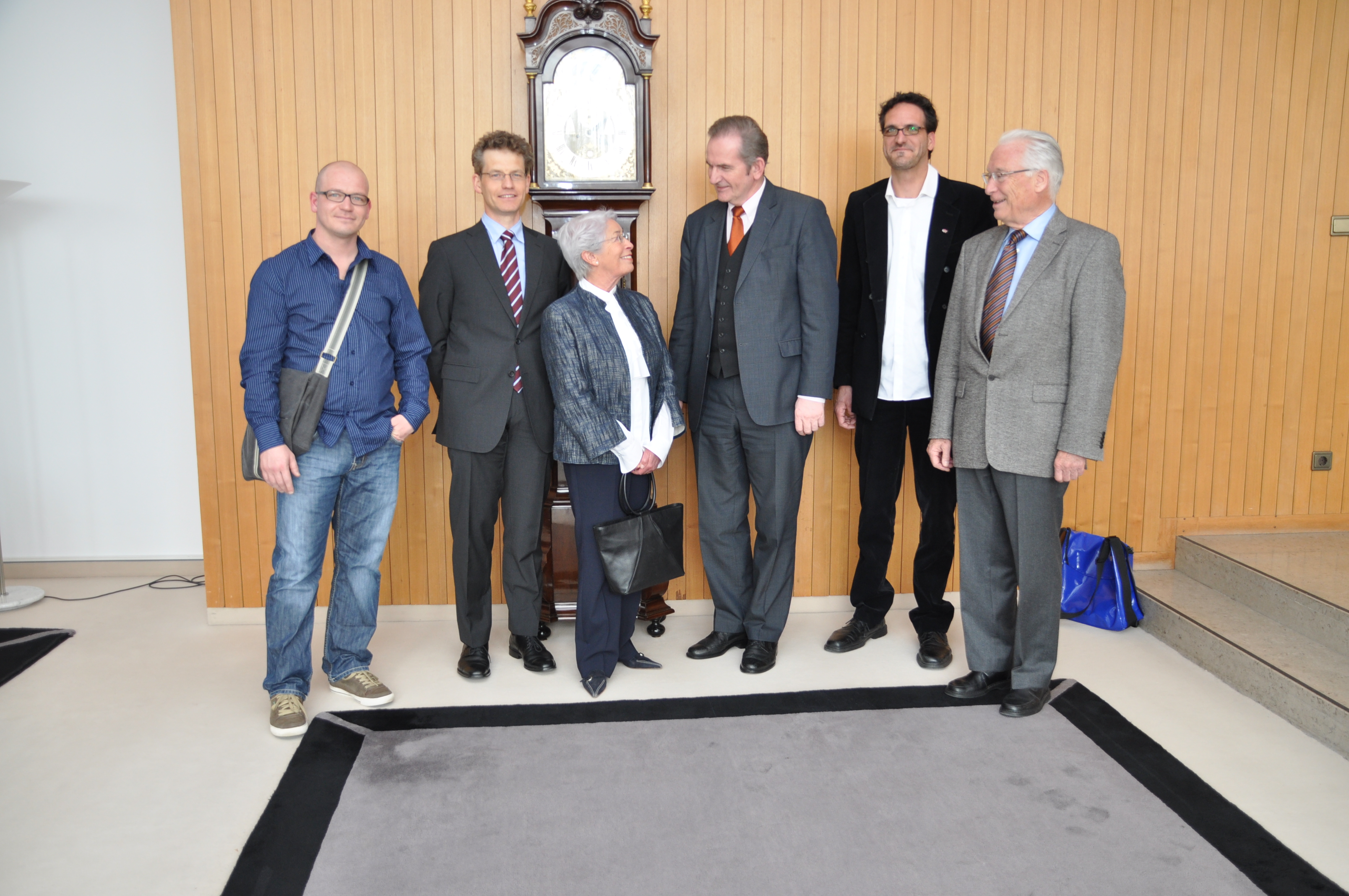 Ausstellungseröffnung: Fotoarbeiten aus den Internationalen Jugendworkcamps Bergen-Belsen