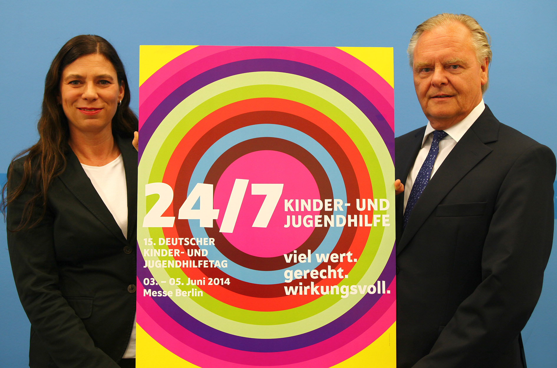 Senatorin Sandra Scheeres und Peter Klausch, Geschäftsführer der AGJ (Bildquelle: Bildschön)