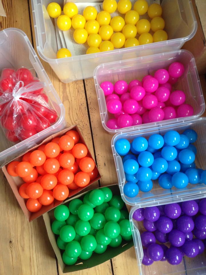 Bunte Bälle im Büro von J&K, http://www.joeran.de